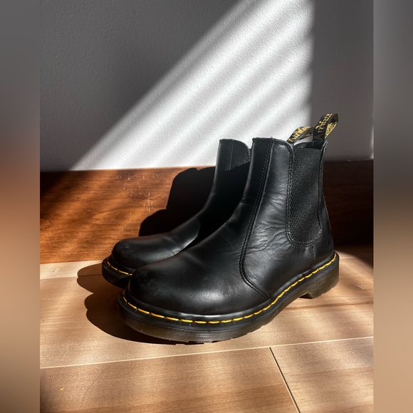 Dr. Martens 2976 Chelsea Boot - Women's,size 7 US , 5 UK , 38 - Picture 2 of 16